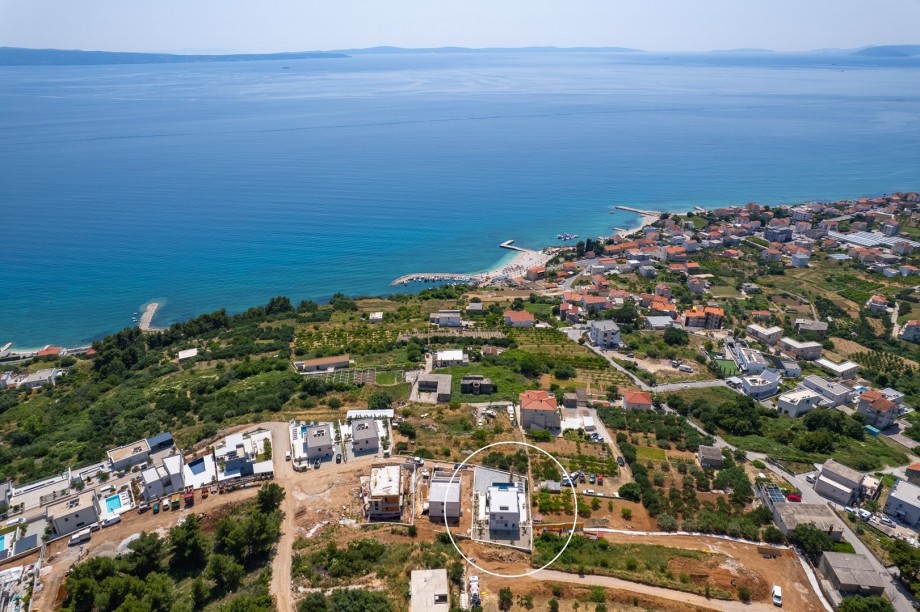 Its stylish interiors, well-organized fun zone in the basement with billiards, a Media room and a 5-bedroom villa with sea and island views from the whole property can welcome group