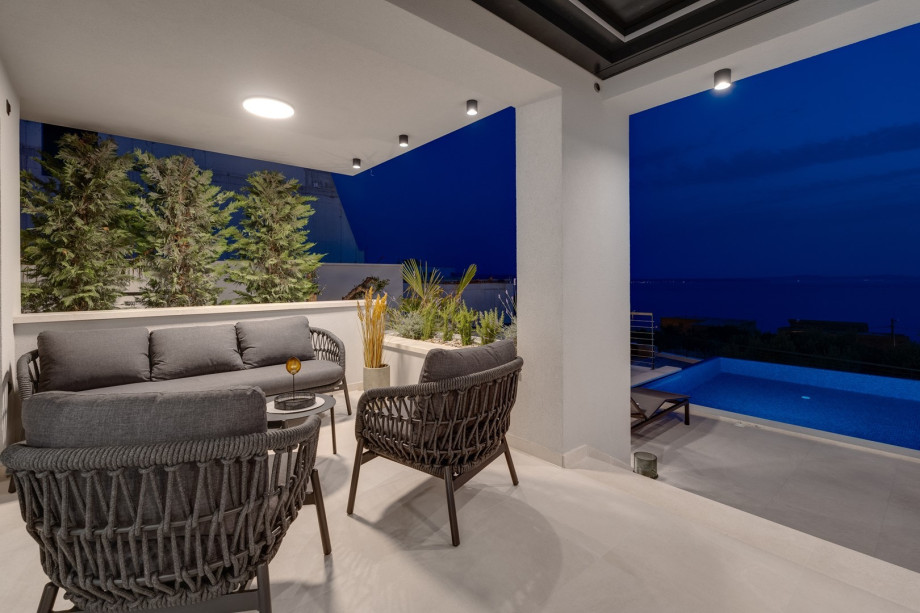 Only 1km from crystal clear pebble beach in Podstrana, minimarket and restaurants