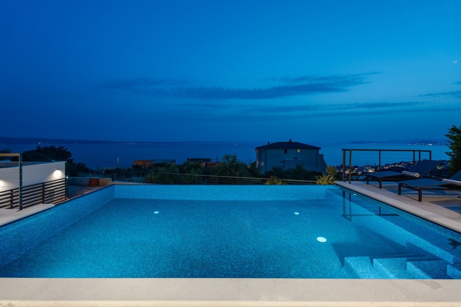 Upon arrival, your host will give you much useful information about places to visit, recommended restaurants, and recommended day tours