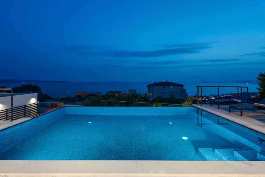 Upon arrival, your host will give you much useful information about places to visit, recommended restaurants, and recommended day tours