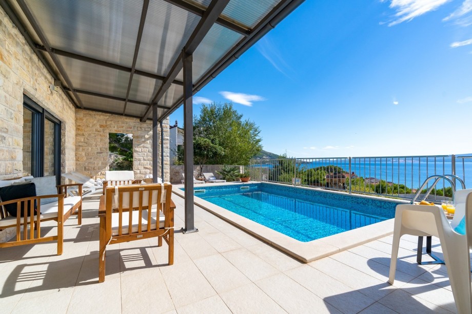 Villa Oslo with heated  pool 6*4m, sea views and 4 bedrooms