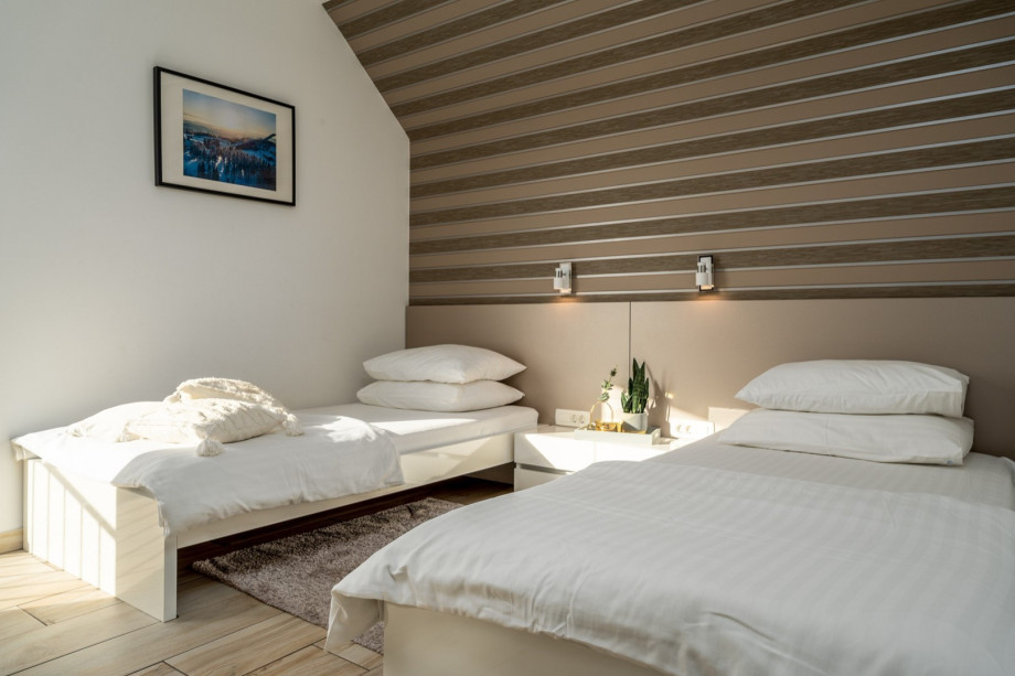 Bedroom No2 with 2*single bed, en-suite and sea views, TV, AC - first floor