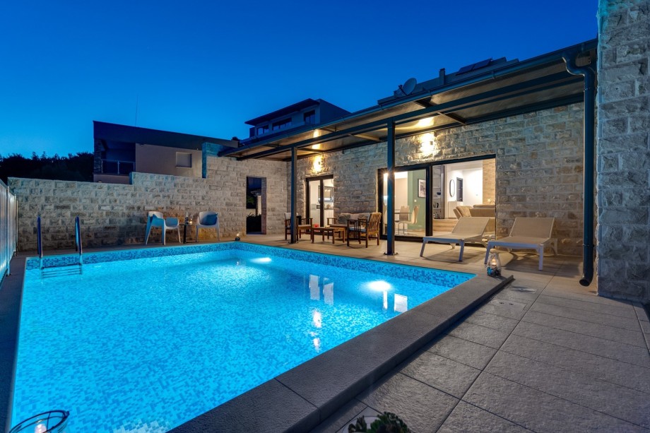 Enjoy hot summer evenings in a private pool
