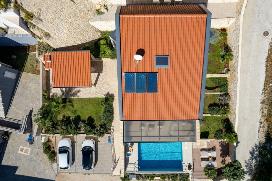 Villa Oslo with private heated pool, 4 bedrooms, 8 pax