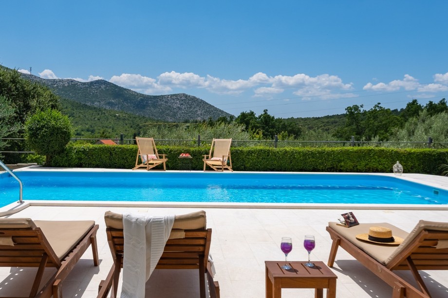 VILLA BEYBE is a newly refurbished 4-bedroom villa located in the quiet mountain area of village Gata