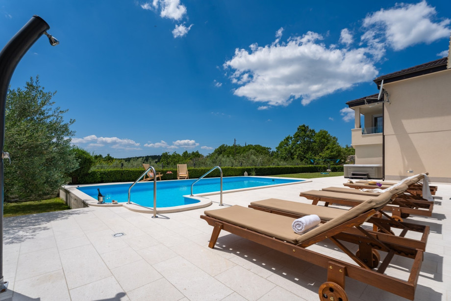 Villa Beybe can accommodate up to 8 people, everything offered is recently refurbished with high quality and it is indeed beautifully decorated