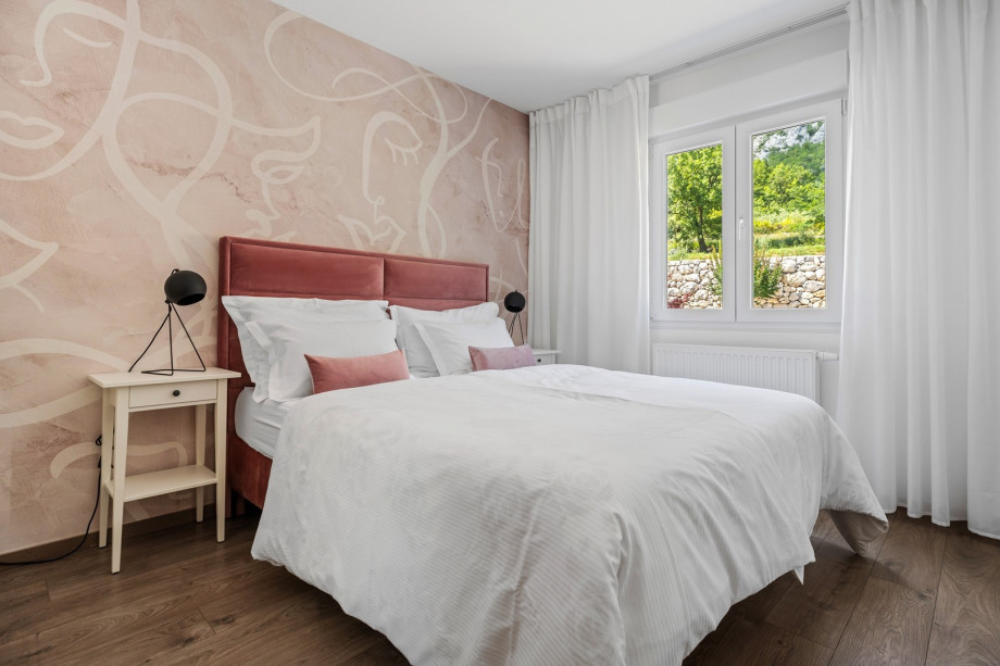 Bedroom No3 with queen-size bed 160cm x 200cm