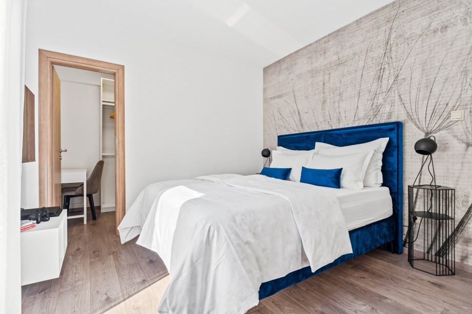 Bedroom No4 with a queen-size bed 160X200cm, air conditioner, a TV, a PlayStation 4, a toilet and walk-in wardrobe