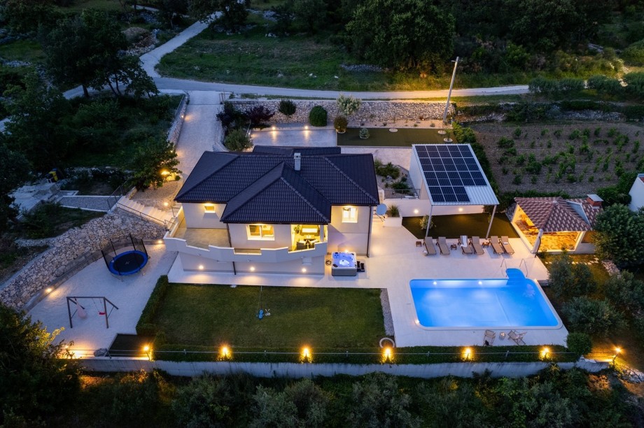 VILLA BEYBE is a newly refurbished 4-bedroom villa located in the quiet mountain area of village Gata, the hinterland of small Mediterranean town Omiš