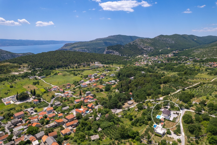 In ancient times, Gata was the center of the Republic of Poljica, as evidenced by numerous monuments preserved in the Historical Museum in Gata that you can visit