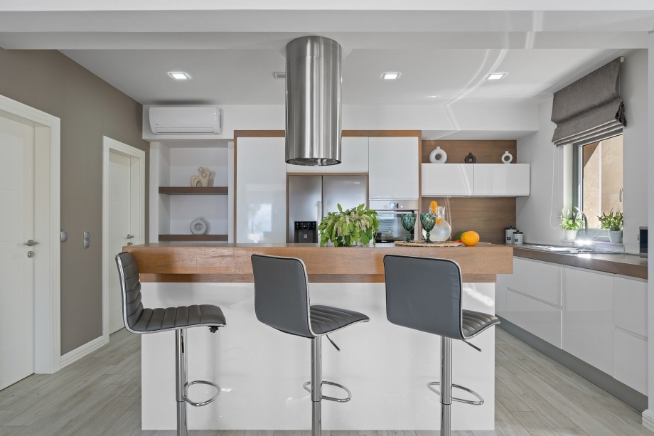 Fully equipped kitchen with all a modern guest needs for their comfortable stay