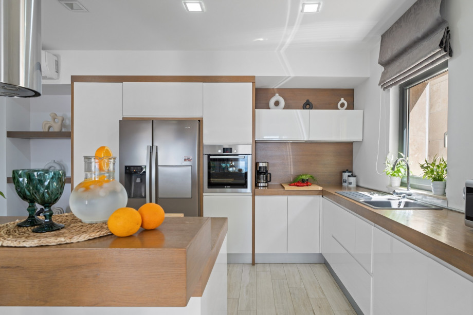 Fully equipped kitchen with all a modern guest needs for their comfortable stay