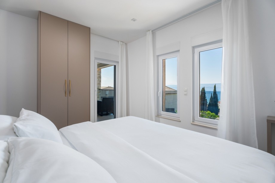 Bedroom No4 with double bed 180x200cm, en-suite bathroom and terrace