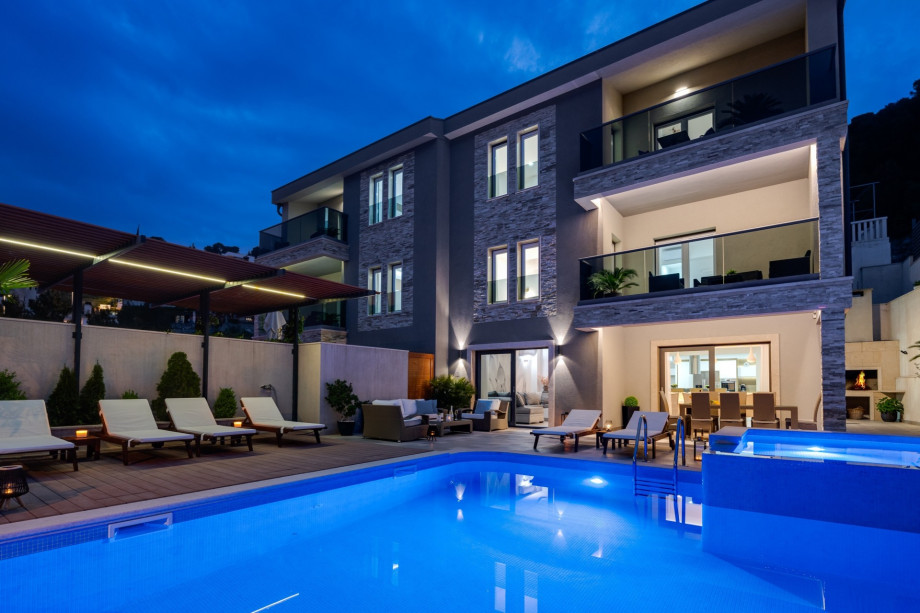 Villa Bane in the night