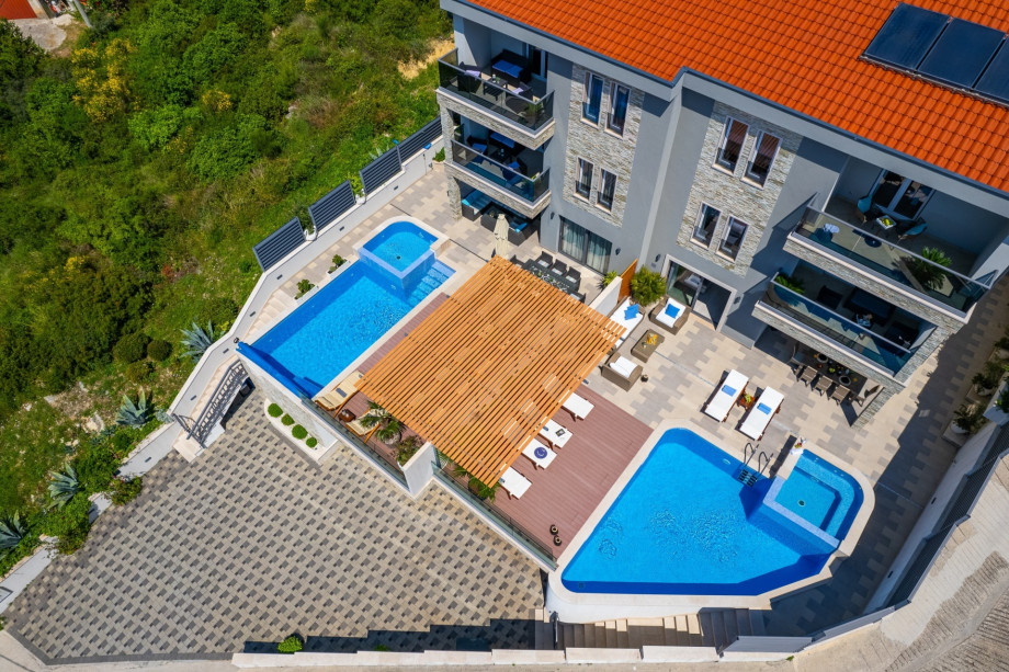 Semidetached house, left side Villa Paradise, right side Villa Bane