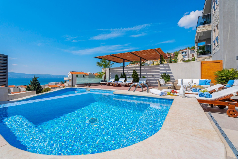 Private heated pool and 6 comfortable lounge chairs, open sea view