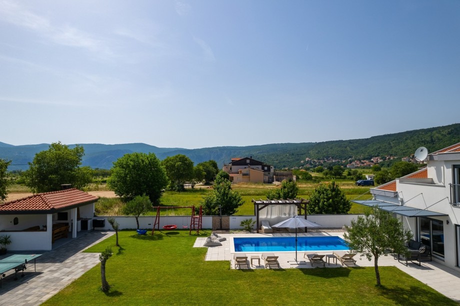Villa Anja bietet Platz für 8 Personen und verfügt über einen beheizten 8 x 4 m großen Pool