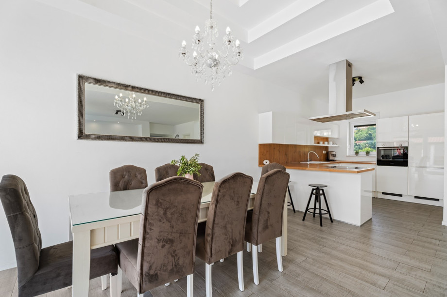 A dining area for 8 people, fully equipped kitchen