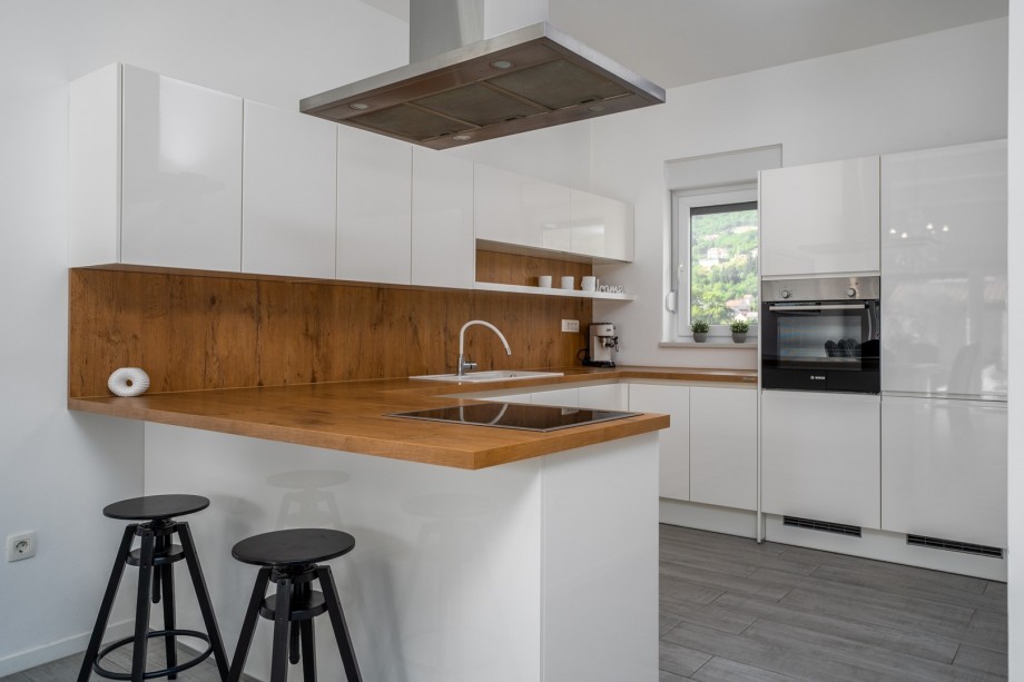 A dining area for 8 people, fully equipped kitchen