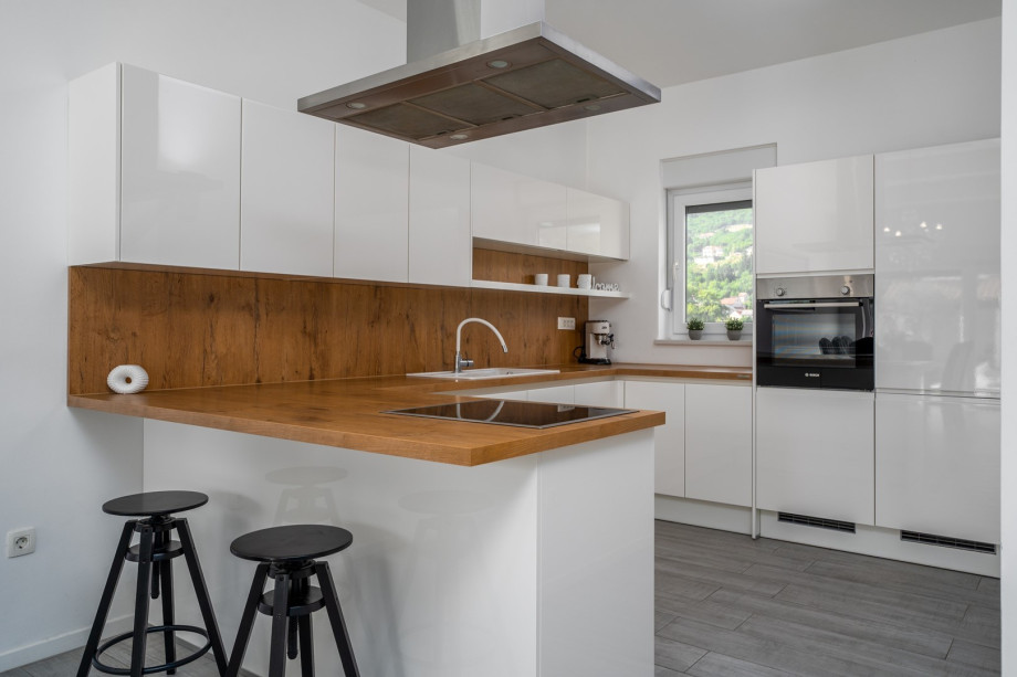 A dining area for 8 people, fully equipped kitchen