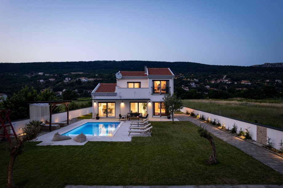 Come and taste the unspoiled and easy way of living in the Dalmatian hinterland of the village Donji Proložac next to Imotski town