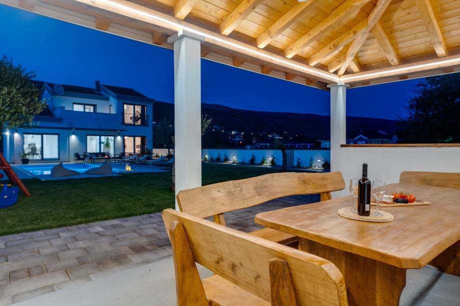 Villa Anja can accommodate 8 people and offers, 4 bedrooms, 2 bathrooms,