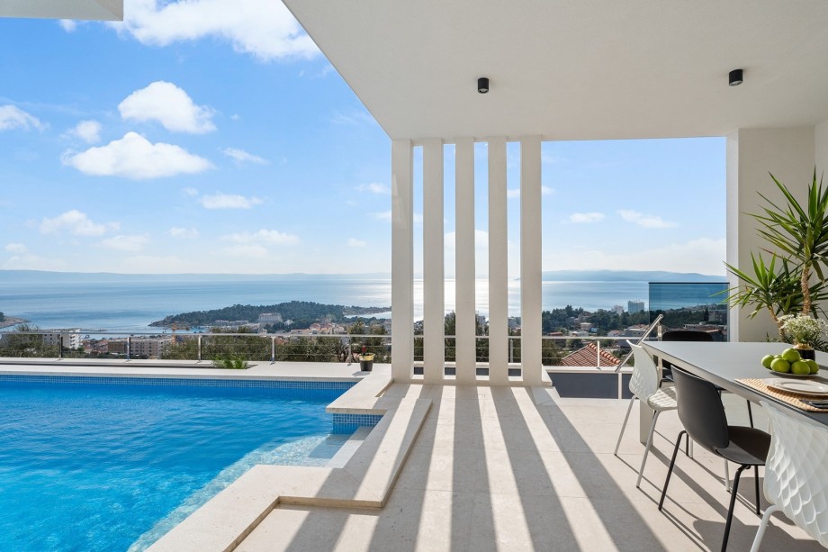 NEW Villa Sagnia, 4 en-suite bedrooms, sea views