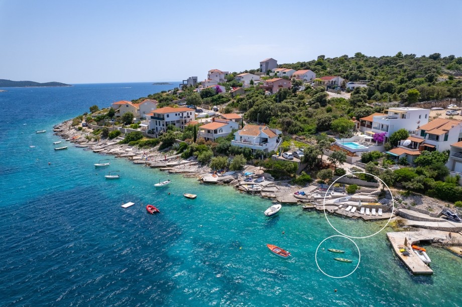 private access to the crystal clear and warm sea of Kanica - Dvornica bay