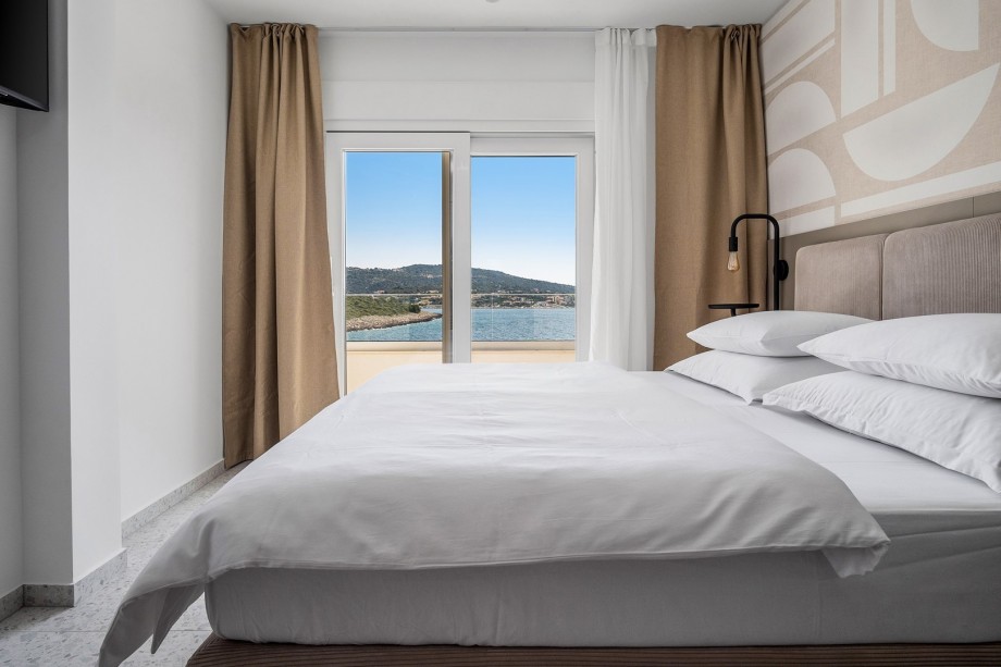 Bedroom NO2 (13,2sqm) with a king size bed 180cm x 200cm