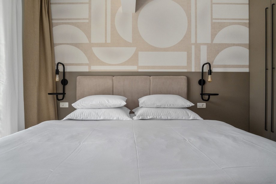 A/C, a TV, a balcony