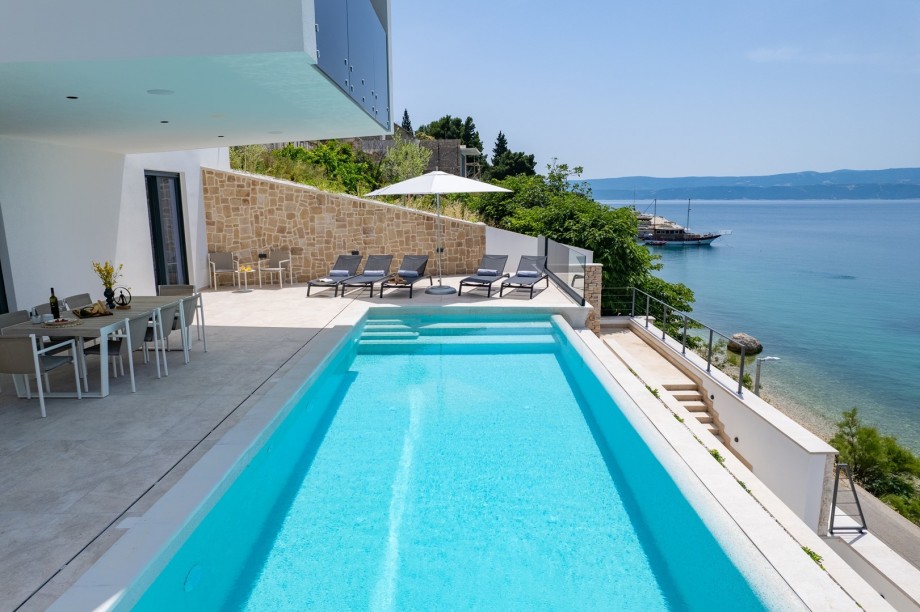 Luxurious Villa Nina is a new and modern property with stunning sea views