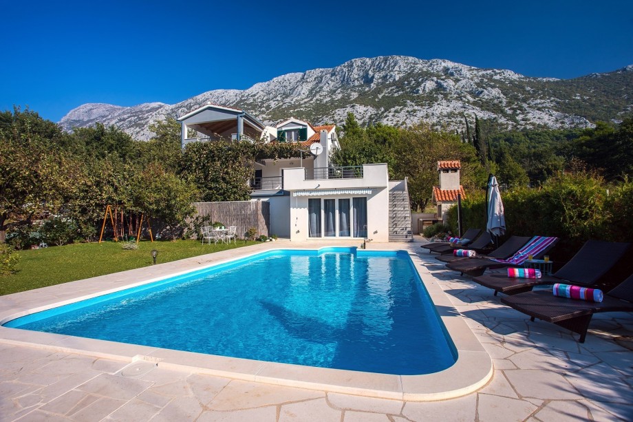 Villa Goldener Garten für 6 Personen, schöne Umgebung und geräumigen, privaten Pool