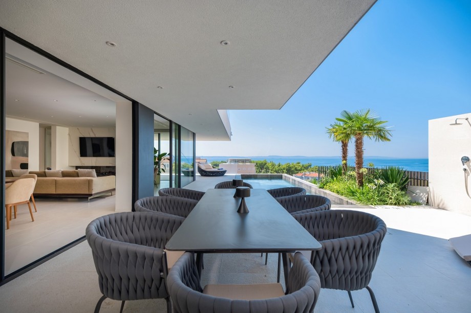 There is also a corner with a traditional grill for your grilling skills