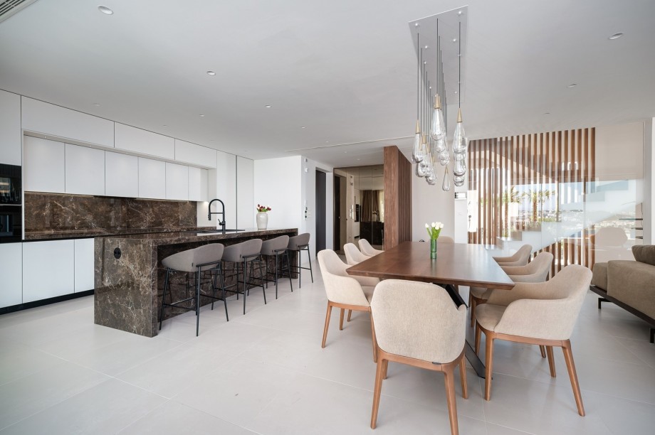 There is also a very comfortable and elegant couch, flat screen TV, free WiFi, electric fireplace, fully equipped kitchen