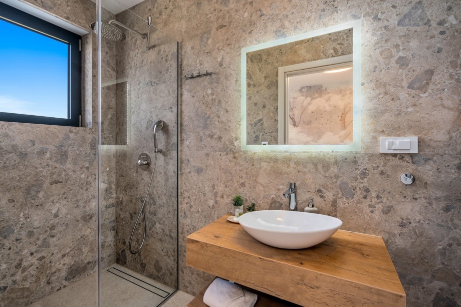 En-suite Bathroom with a shower and toilet