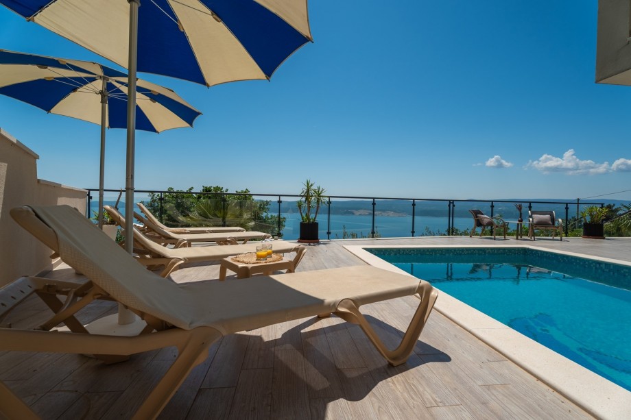 Huge sun deck area with 10 deck chairs and 4 sun umbrellas