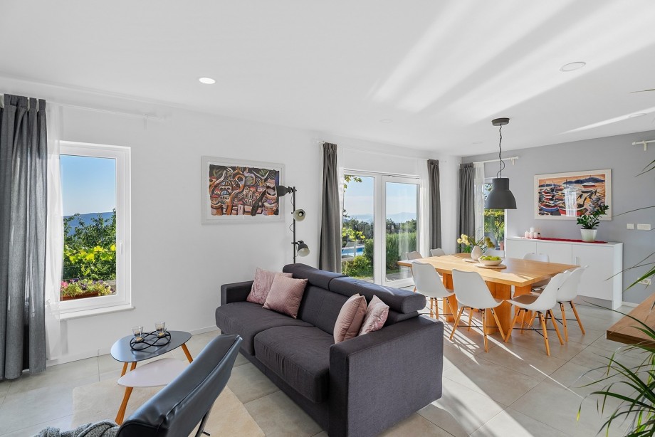 Fully equipped kitchen and dining area on the ground floor