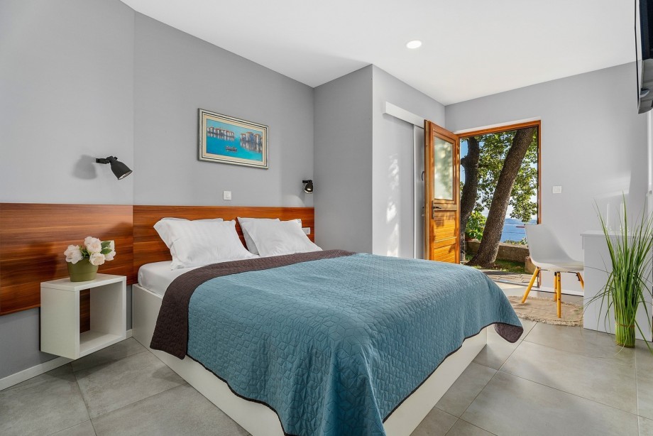 A Bedroom NO1 with a queen-size bed 160cm x 200cm, TV, a smaller en-suite bathroom with a shower