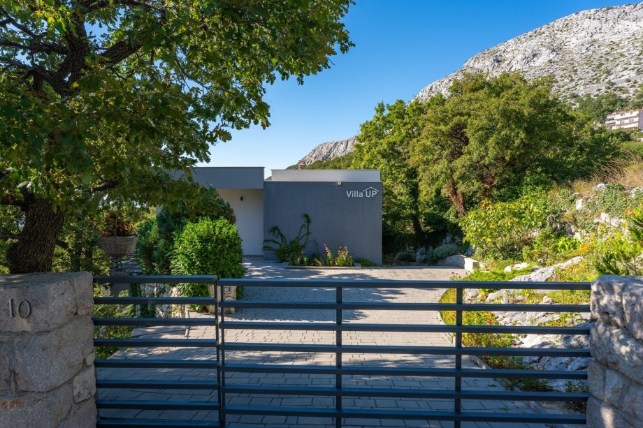 This accommodation offers a perfect coastal getaway for absolute relaxation