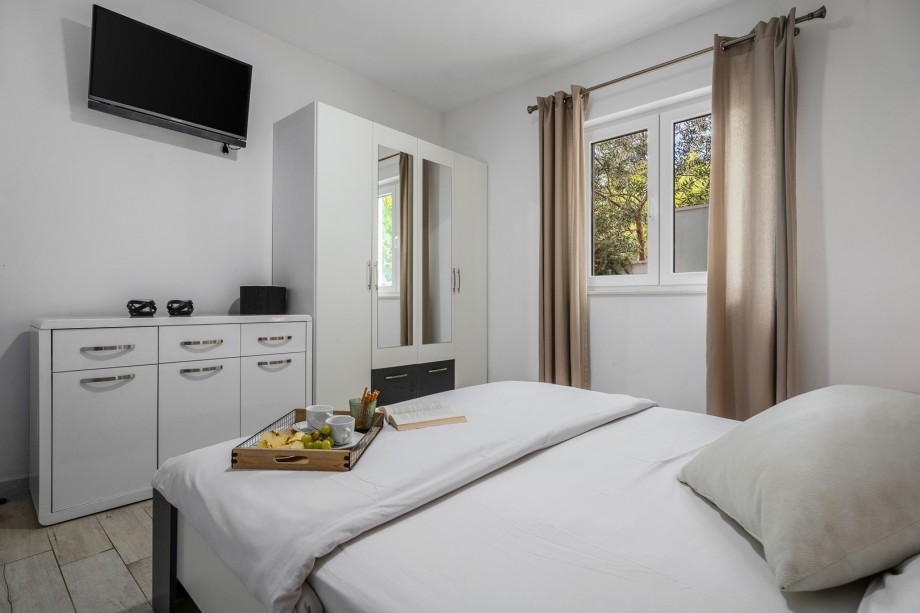 A Bedroom NO1 (11sqm) with queen size bed 160cm x 200cm, TV