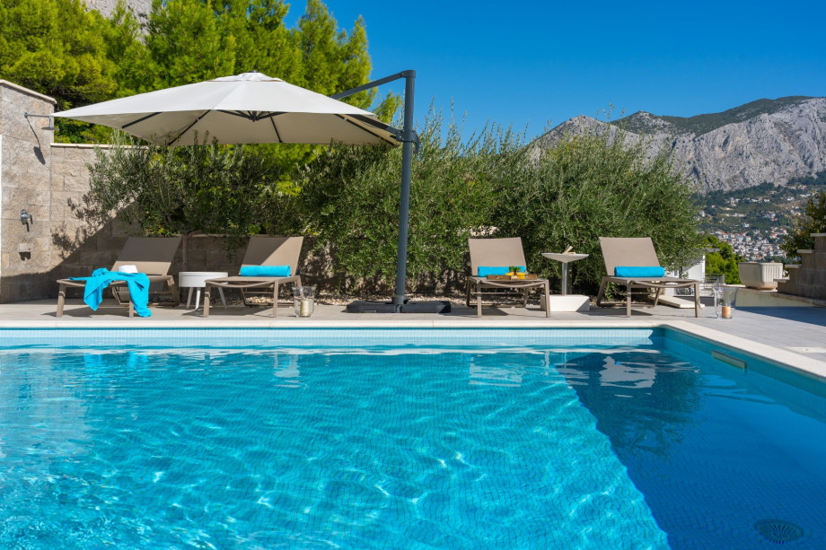 Private heated 32sqm pool with 6 lounge chairs