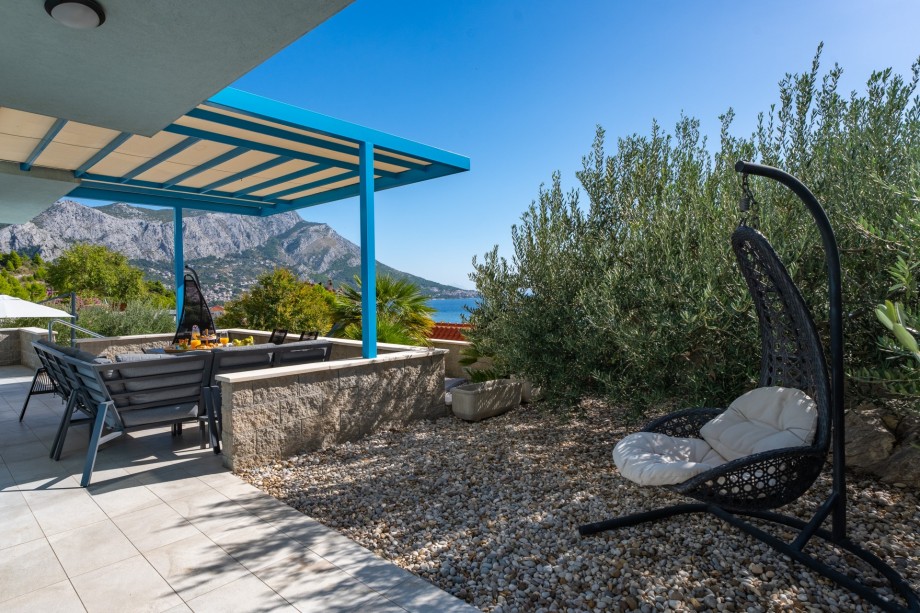 Relaxation in the olive tree shadow