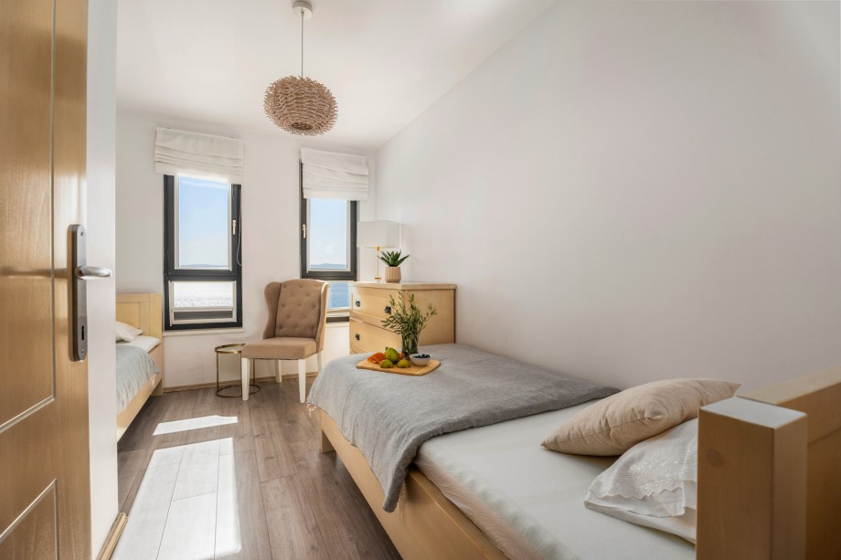 Bedroom No. 2 with 2 single beds