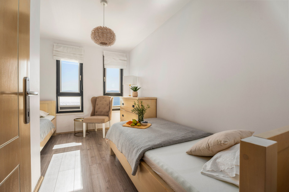 Bedroom No. 2 with 2 single beds