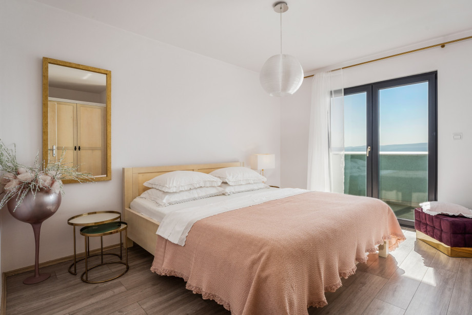 Bedroom No. 3 with double bed and exit to the terrace with sea views