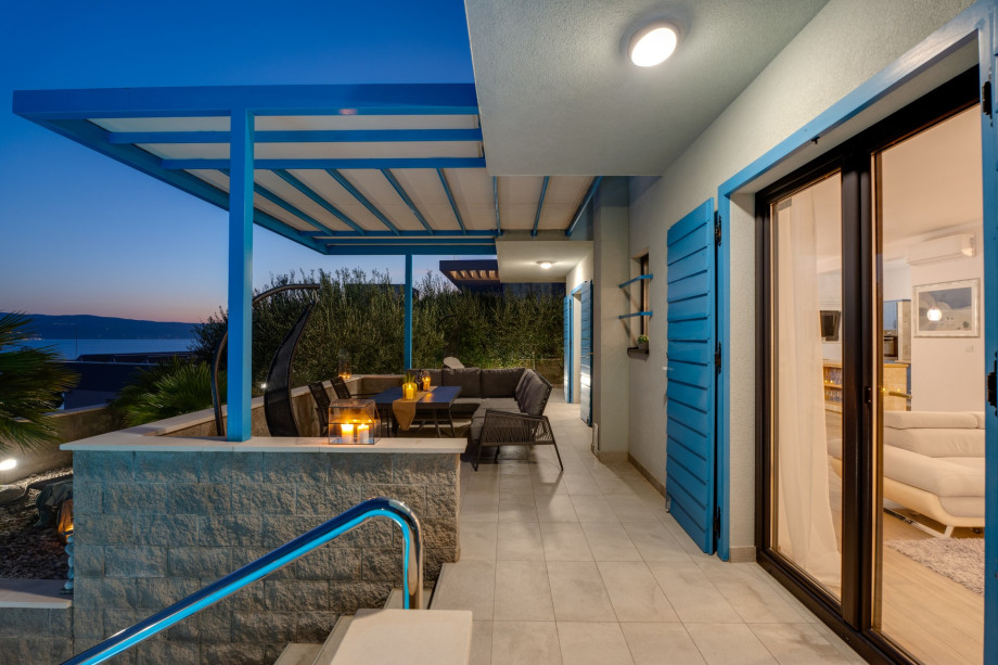 Outdoor dining area in the sunset, entrance to the livingroom