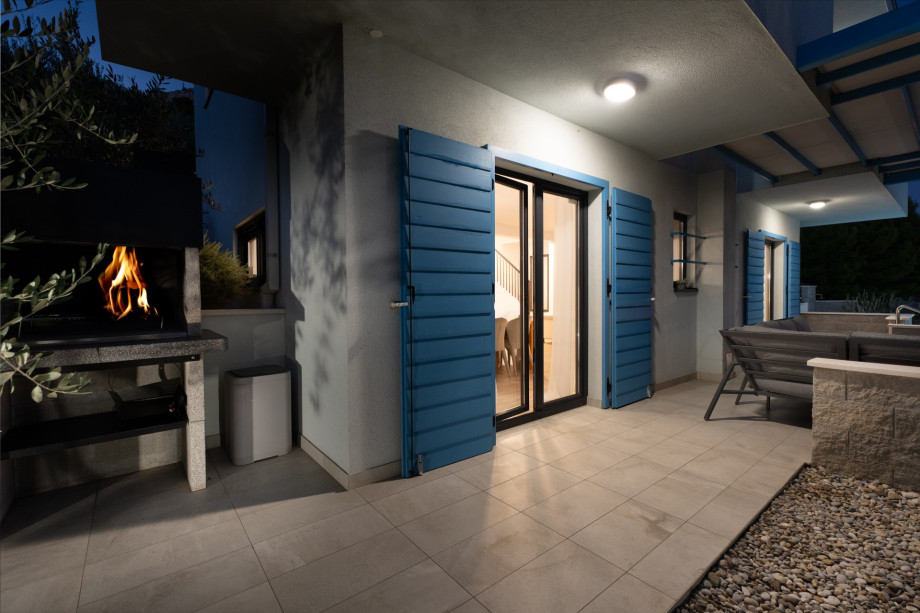 There is also a corner with a traditional grill for your grilling skills