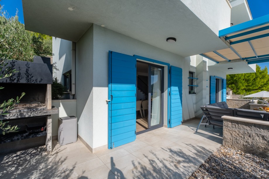 There is also a corner with a traditional grill for your grilling skills