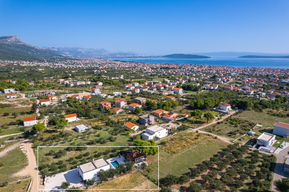 Here is a wide choice of many amazing places to visit or day trips in the area