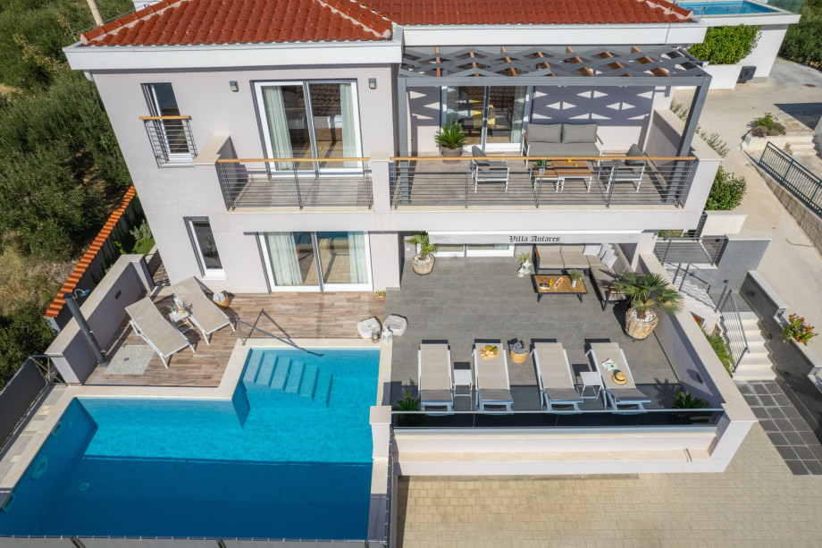 Villa Antares with 4 en-suite bedrooms, heated pool with massage, sauna and billiards